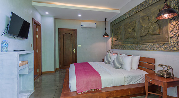 Deluxe King Suite with Private Balcony